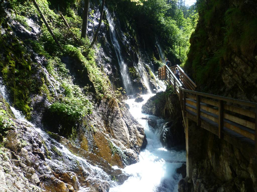 Wasserfall in einer Klamm